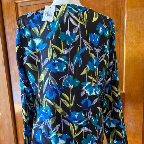 The Limited Vibrant Floral Long Sleeve Blouse Size small NWT - Picture 2 of 7